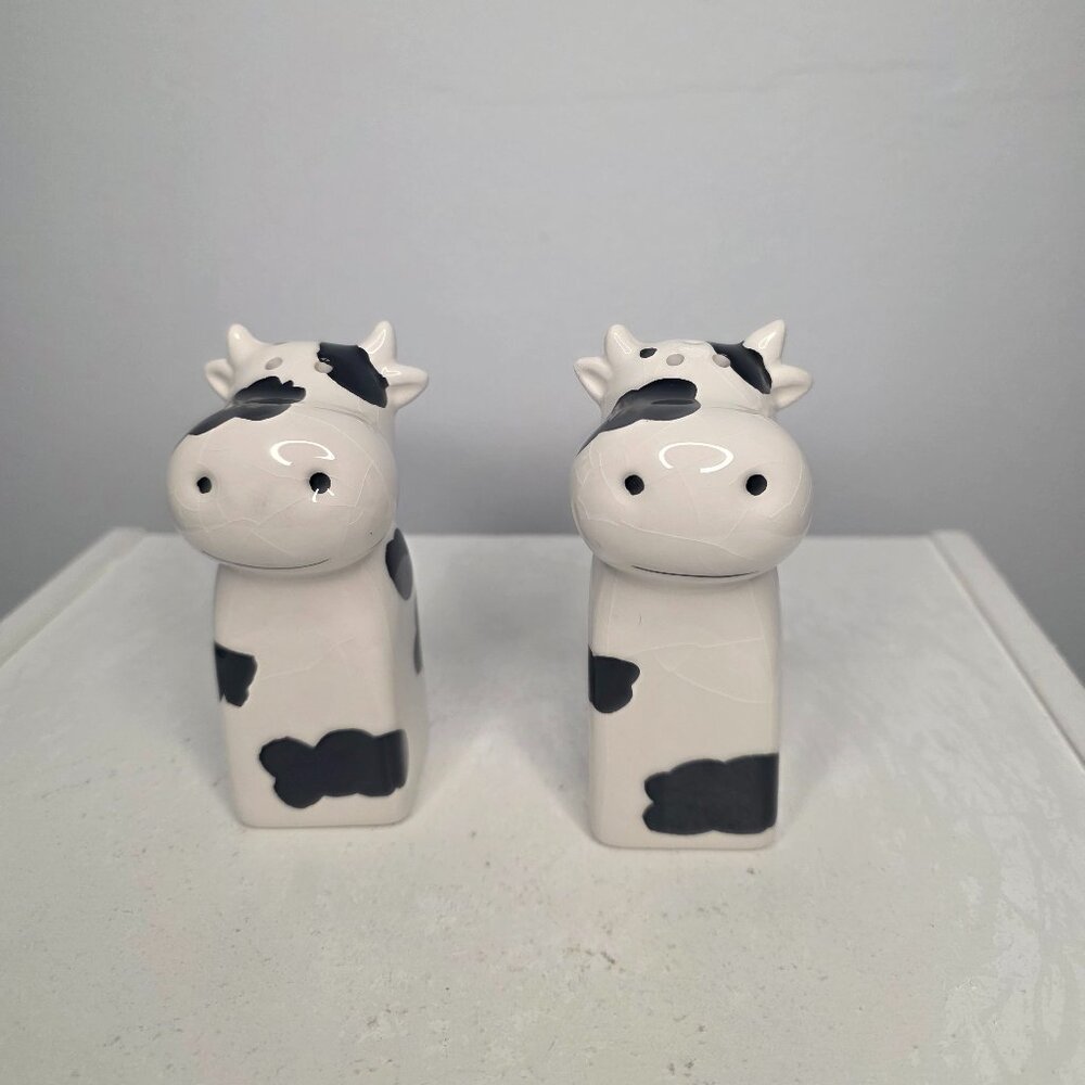 American Atelier Black White Cow Salt Pepper Shakers Set NWT